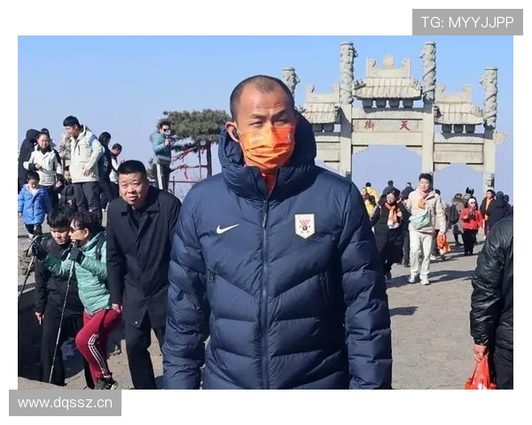 山东泰山队三月登泰山祈福活动